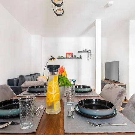 2-raumwohnung Mit Gemütlichem Balkon In Zentrumslage Apartment *