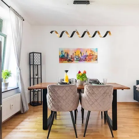 2-raumwohnung Mit Gemütlichem Balkon In Zentrumslage Apartment