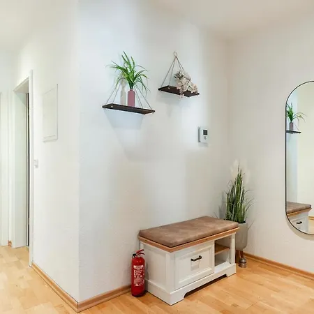 Apartment 2-raumwohnung Mit Gemütlichem Balkon In Zentrumslage *